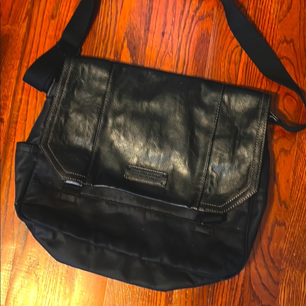 Marc New York leather messenger bag 🖤